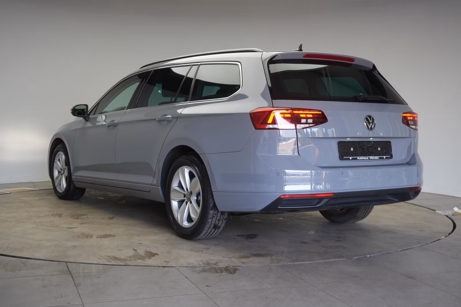 (B-101) Volkswagen Passat Variant 2.0 TDI DSG Business ACC/Kamera/L - Image 4