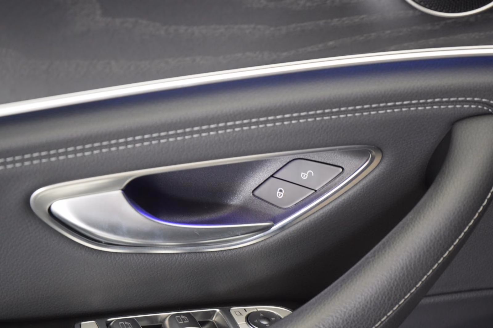 (B-150) Mercedes-Benz(Hybrid) E 300 e T AMG Distronic/Kamera/Pano/Carplay/Lane - Image 13