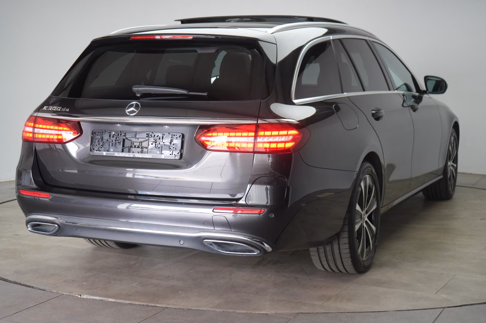(B-193) Mercedes-Benz(Hybrid) E 300 de T 9G-TRONIC Avantgarde Leder/Distronic/ - Image 5