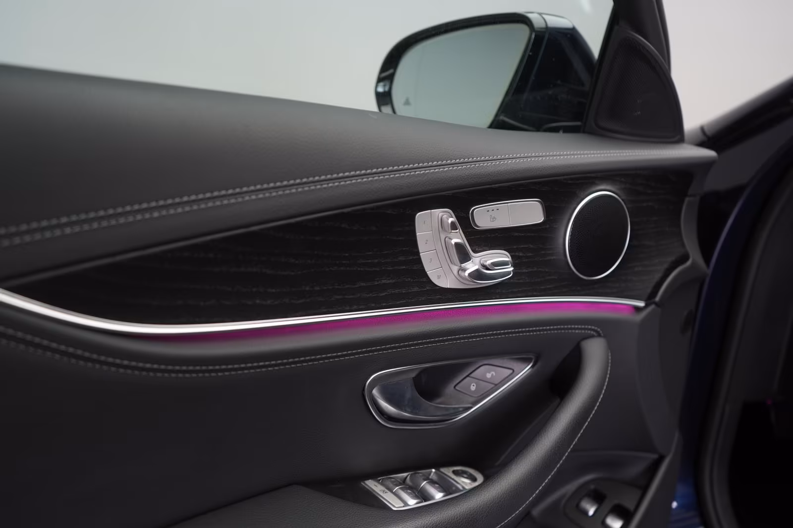 (B-259) Mercedes-Benz(Hybrid) E 300 e T 9G-Tronic AMG Distronic/Kamera/AHK/L - Image 13