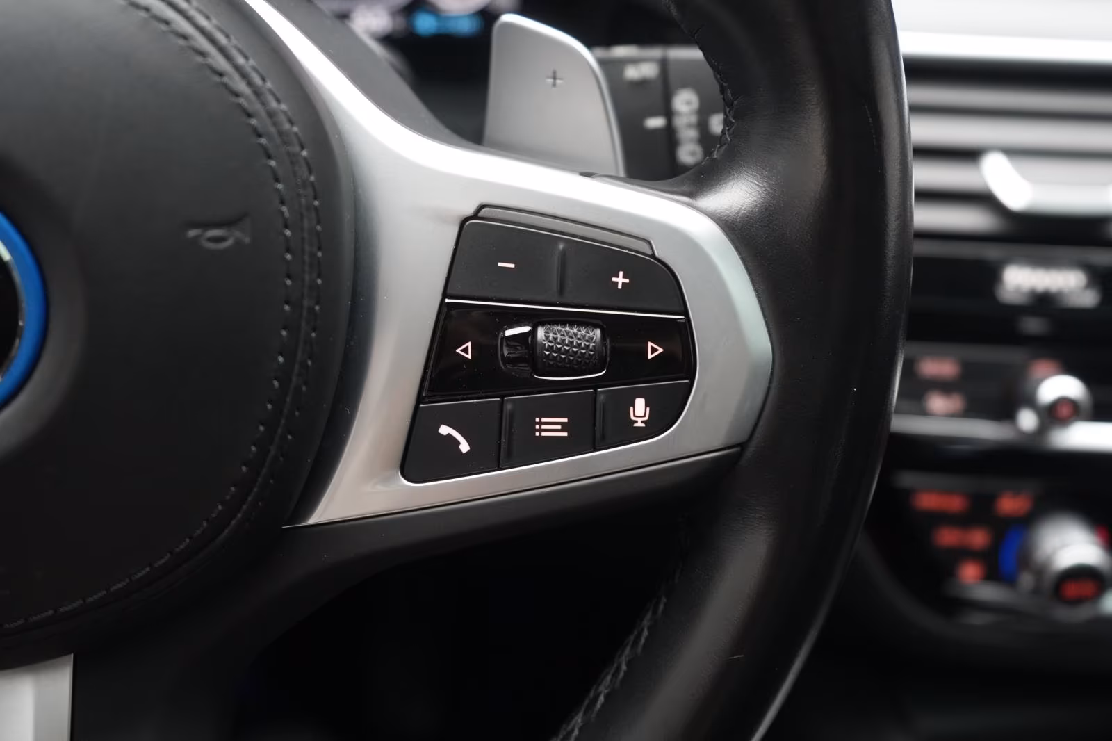 (B-340) BMW(Hybrid) 530 e xDrive Touring M Sport Leder/ACC/Kamera/HU - Image 13