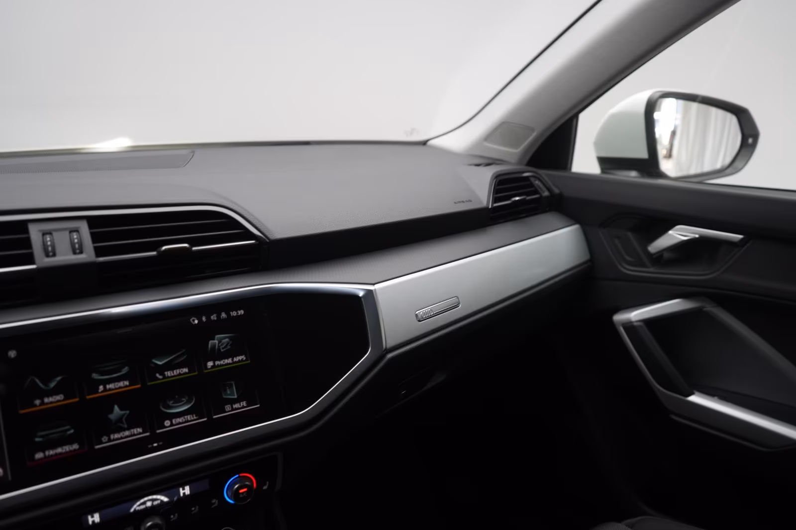 (B-461) Audi Q3 35 TFSI S tronic advanced CarPlay/Temp/Virtua - Image 13