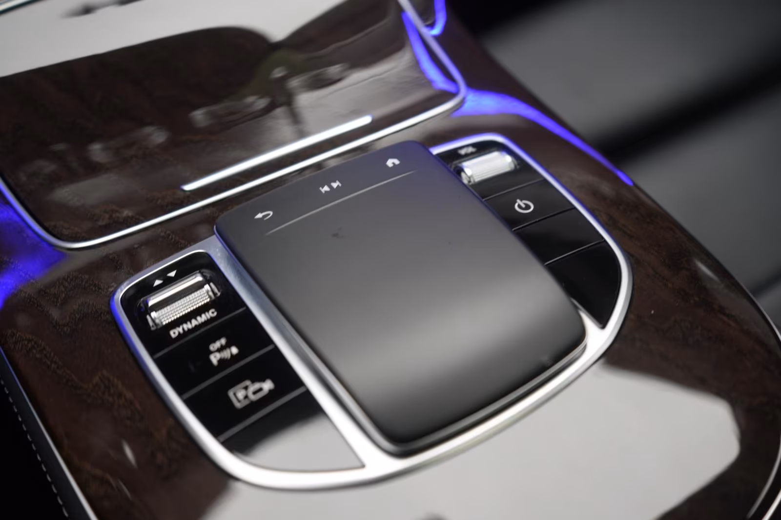 (B-093) Mercedes-Benz(Hybrid) E 300 e 9G-Tronic AMG Line - Image 15