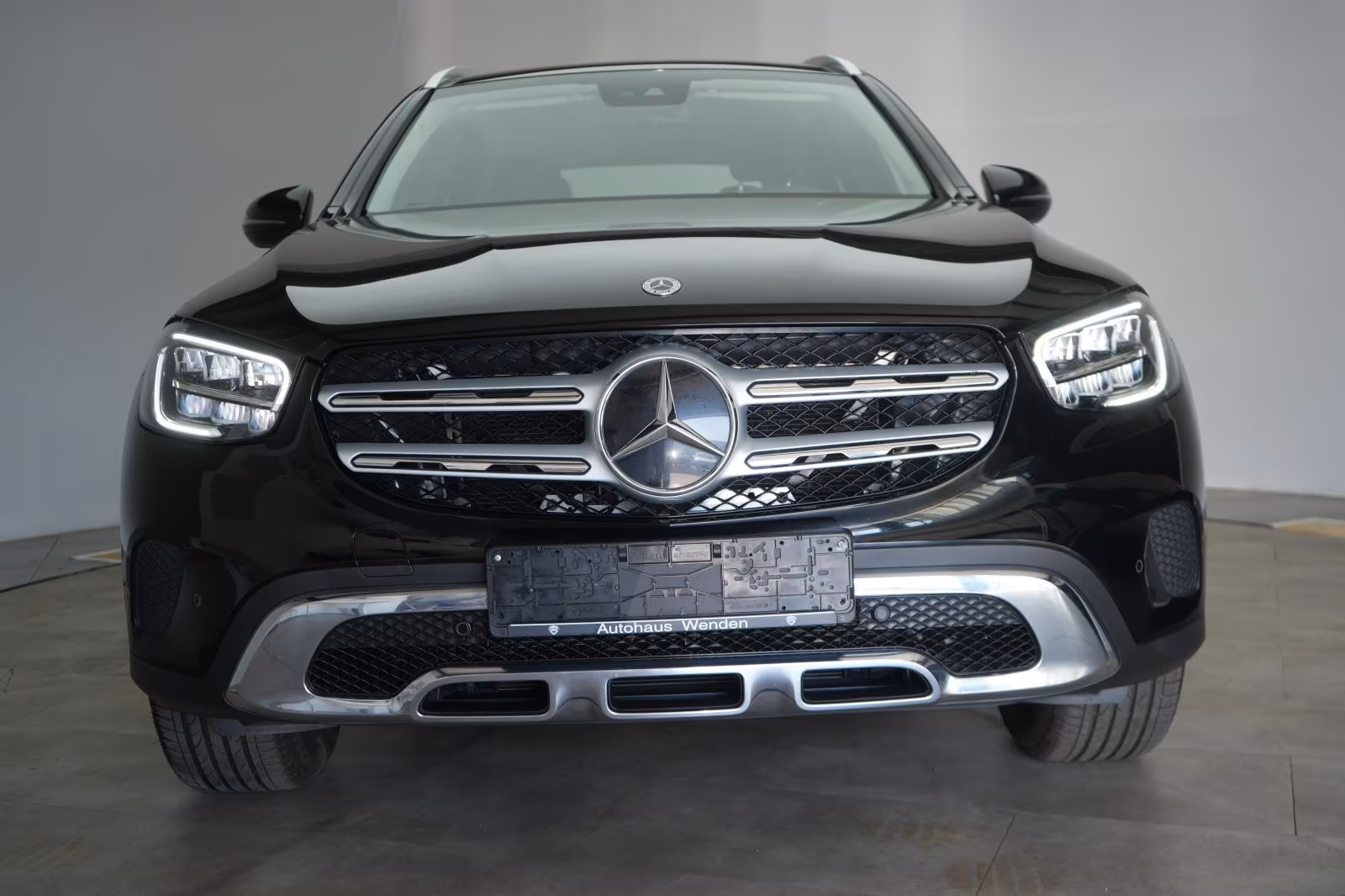 (B-376) Mercedes-Benz(Hybrid) GLC 300 e 4Matic 9G-Tronic Temp/Kamera/AHK/ - Image 2
