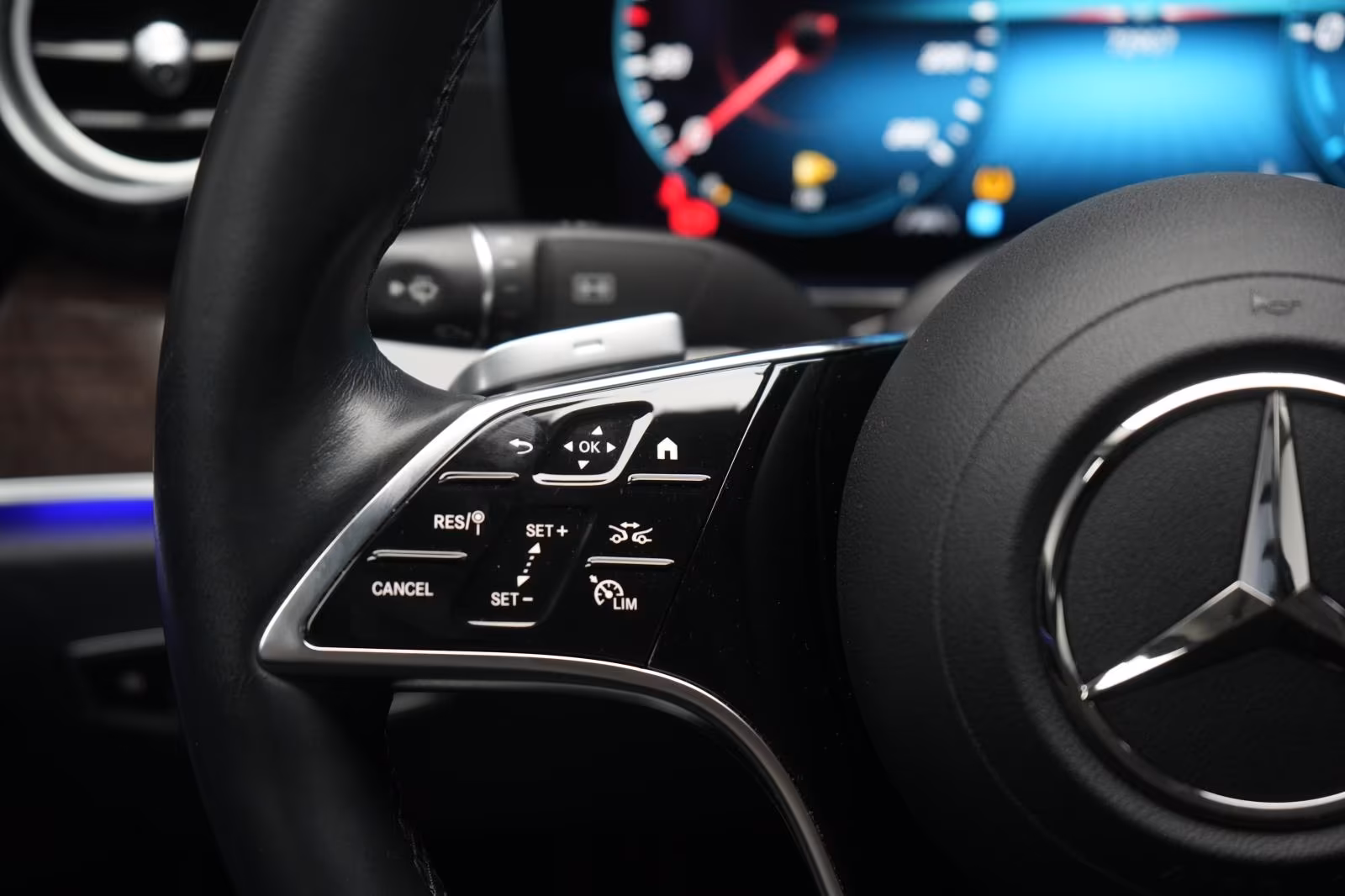 (B-128) Mercedes-Benz(Hybrid) E 300 de 9G-Tronic Exclusive Leder/Distronic/Ka - Image 13