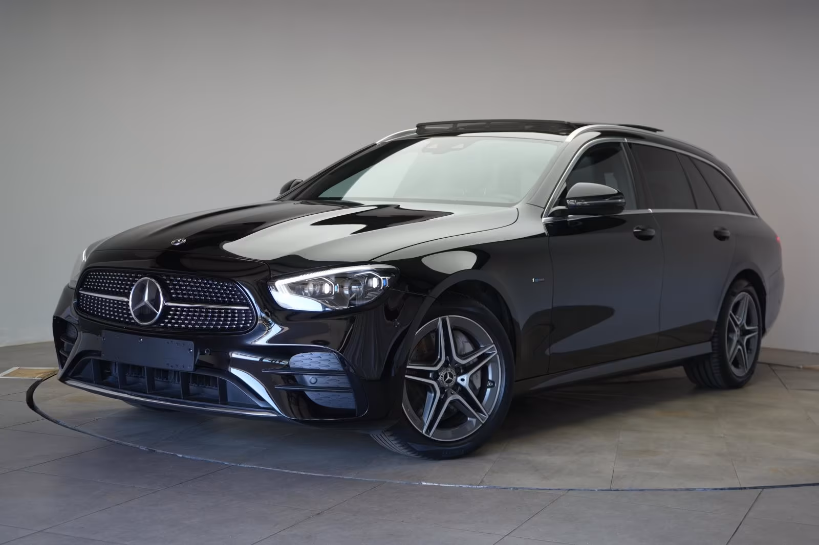 (B-468) Mercedes-Benz(Hybrid) E 300 de T 9G-Tronic AMG Distronic/Kamera/Pan - Image 3