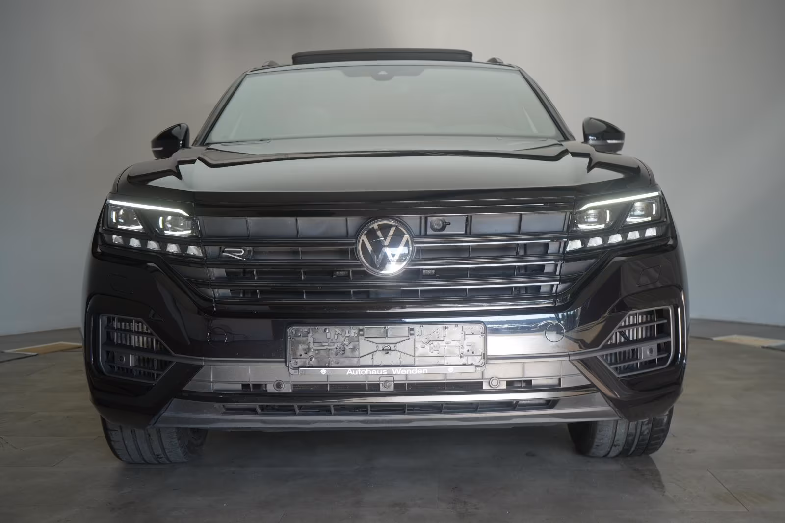 (B-401) Volkswagen Touareg R 4 Motion 3.0 eHybrid Leder/ACC/Night/H - Image 2