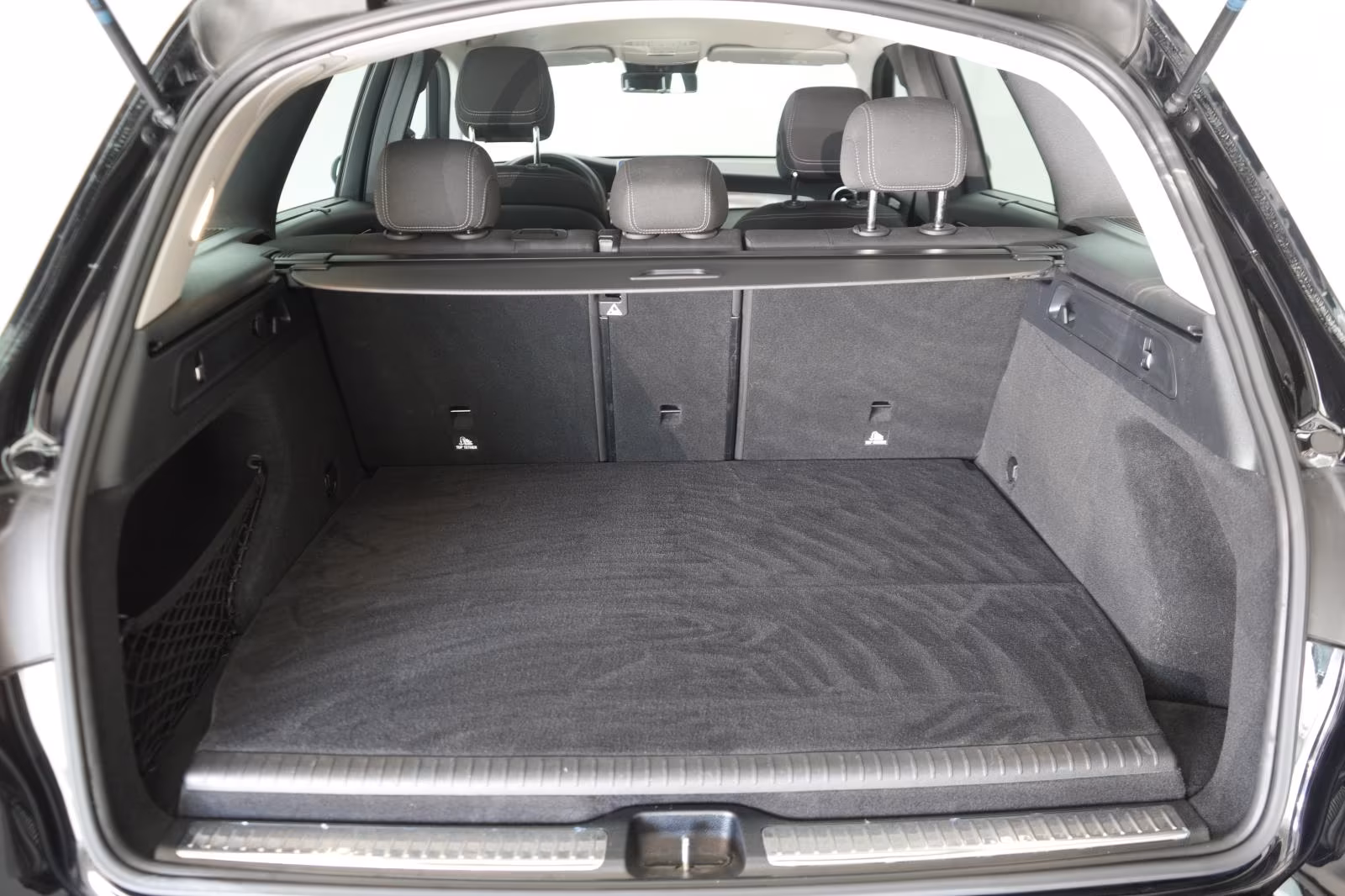 (B-376) Mercedes-Benz(Hybrid) GLC 300 e 4Matic 9G-Tronic Temp/Kamera/AHK/ - Image 28