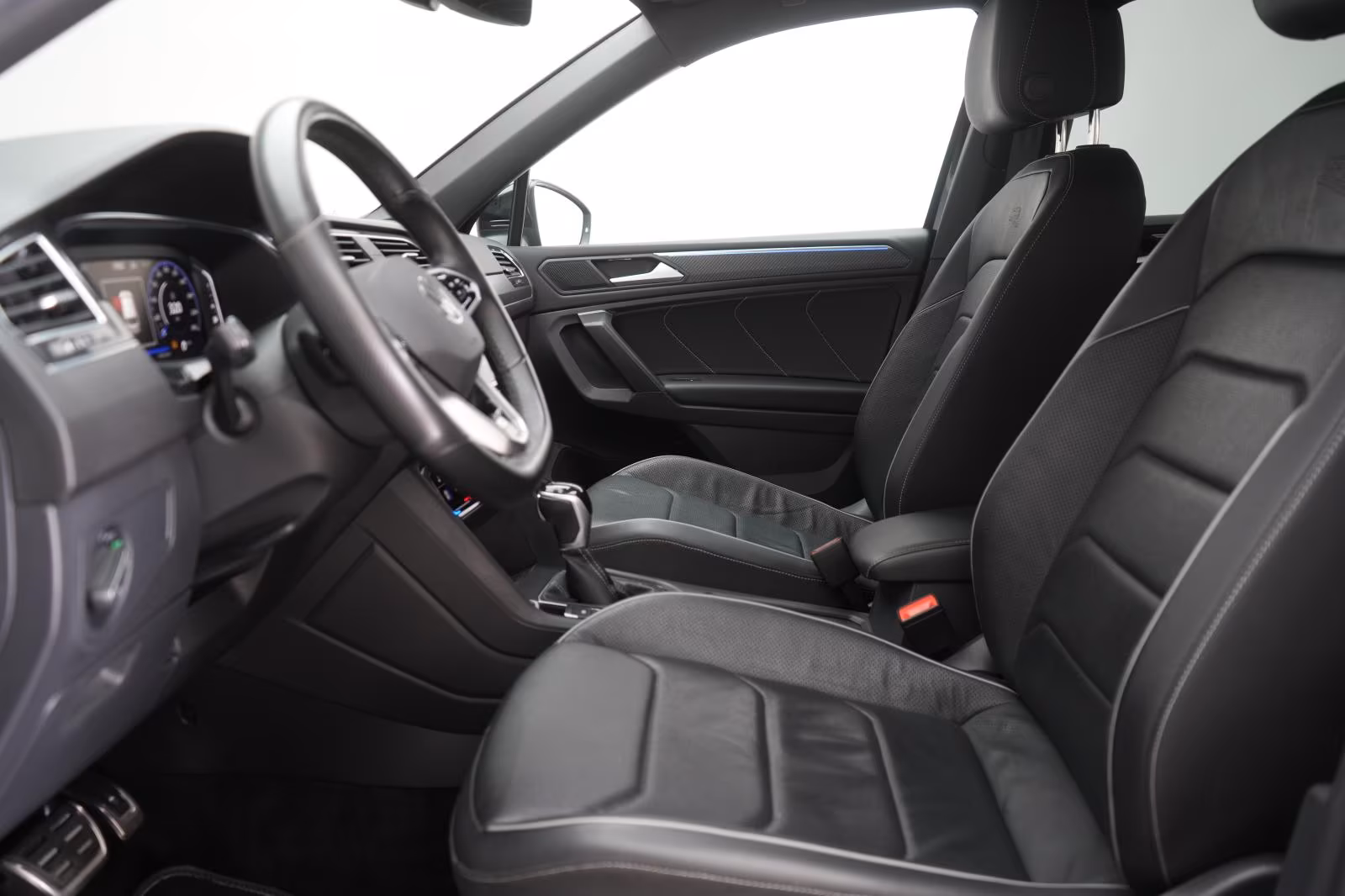 (B-373) Volkswagen Tiguan Allspace 2.0 TDI SCR 4Motion DSG R-Line - Image 6