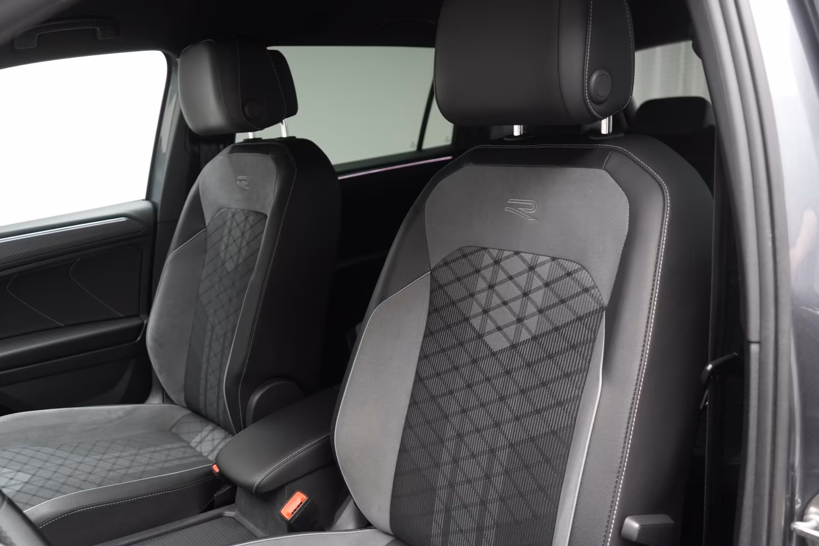 (B-606) Volkswagen Tiguan Allspace 2.0 TSI 4Motion DSG R-Line ACC/K - Image 7