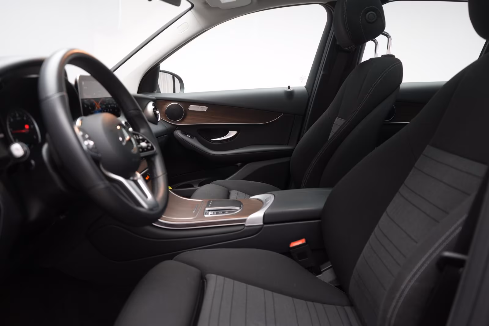 (B-219) Mercedes-Benz(Hybrid) GLC 300 de 4Matic 9G-Tronic CarPlay/Temp/Kam - Image 6