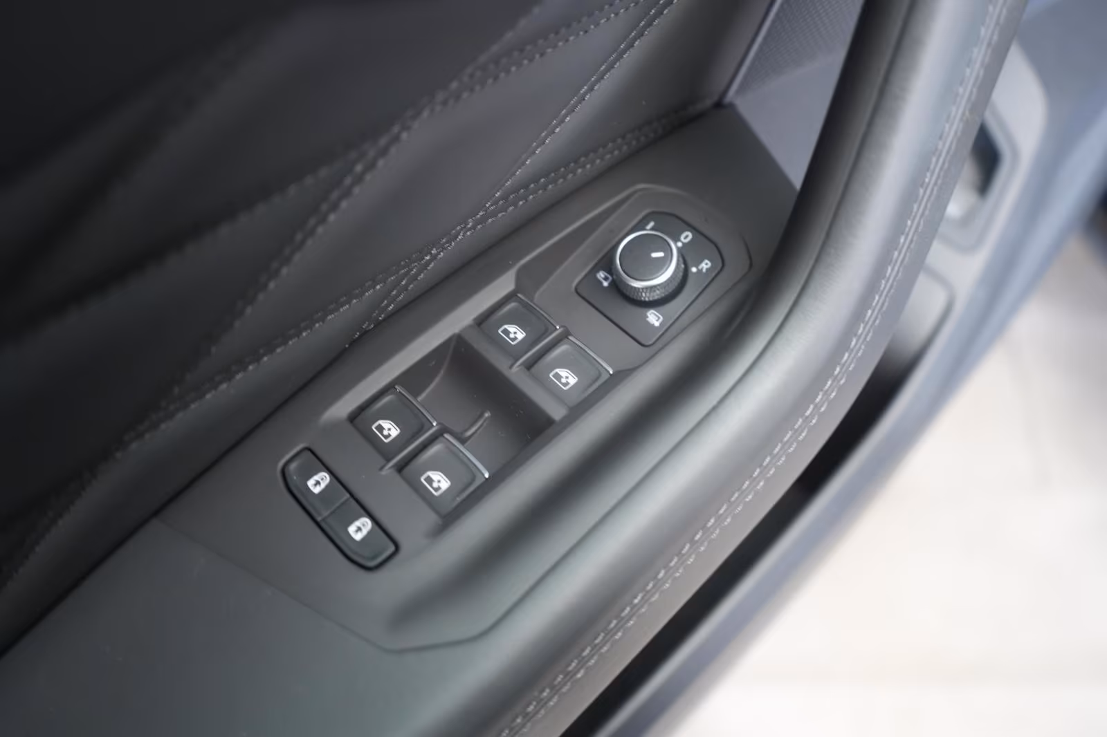 (B-401) Volkswagen Touareg R 4 Motion 3.0 eHybrid Leder/ACC/Night/H - Image 13