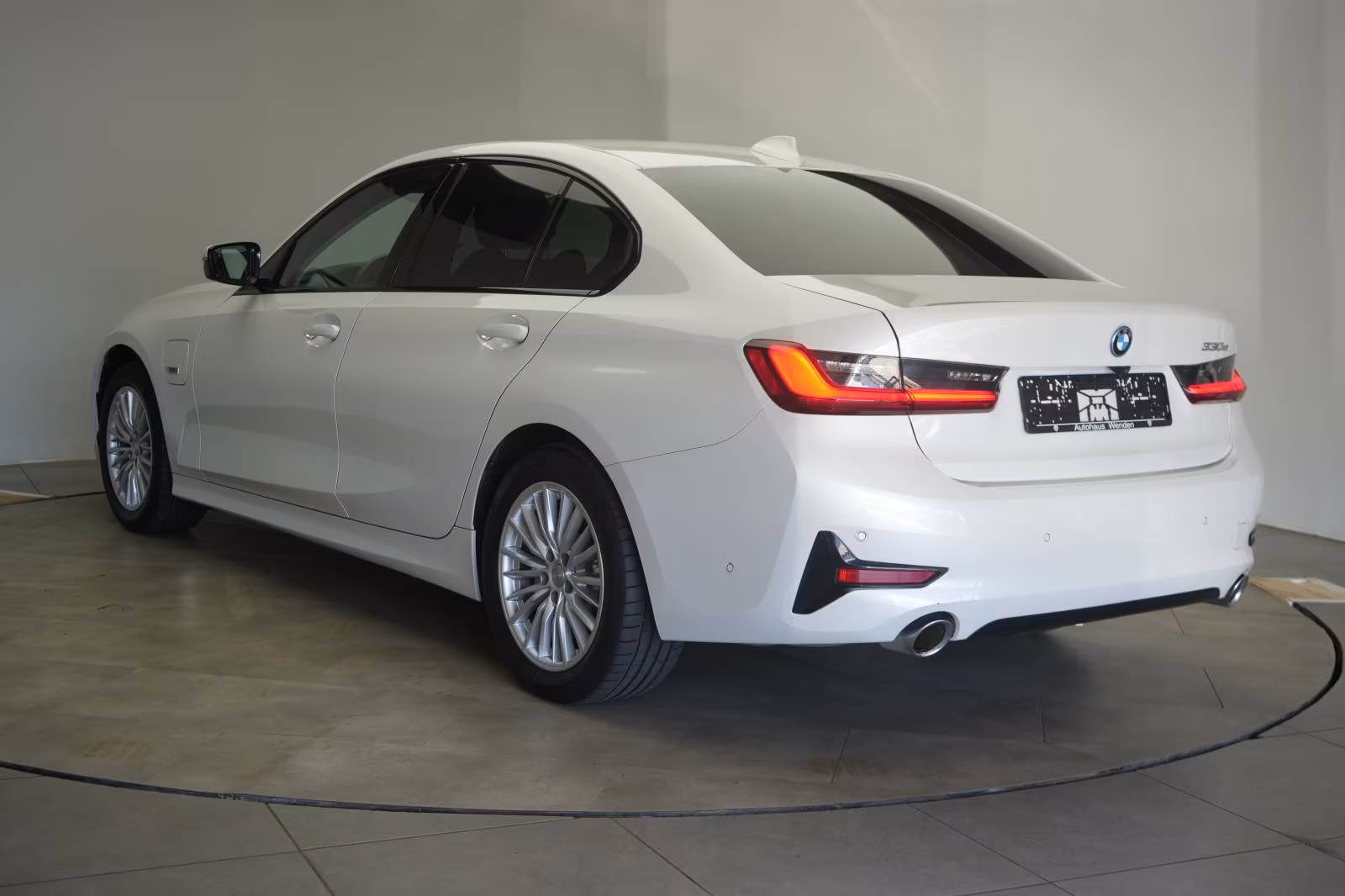 (B-017) BMW(Hybrid) 330 e Sport Line CarPlay/Temp/Kamera/Virtual/Sid - Image 3
