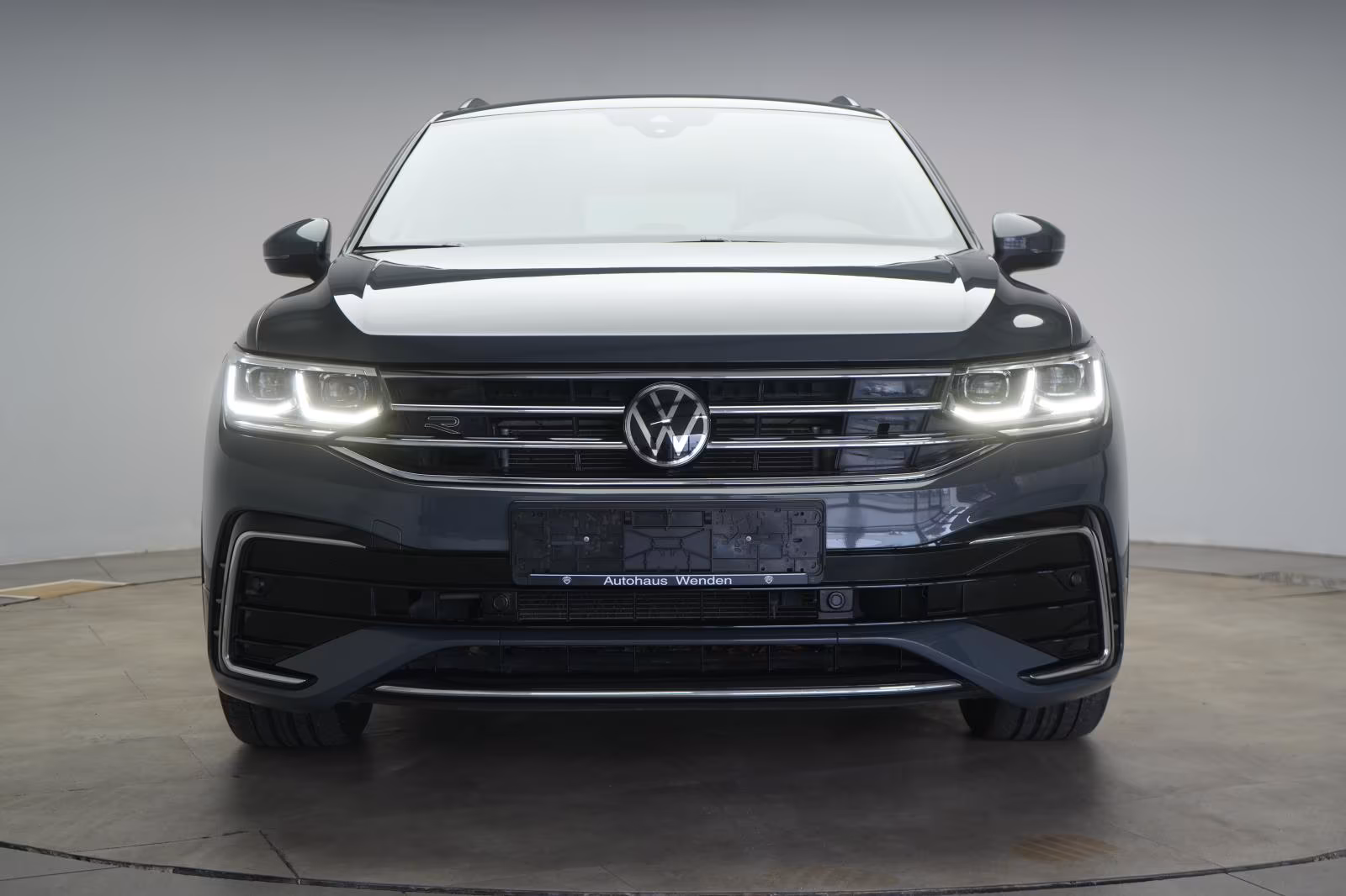 (B-328) Volkswagen Tiguan 2.0 TDI 4MOTION DSG R-Line ACC/Virtual/La - Image 2