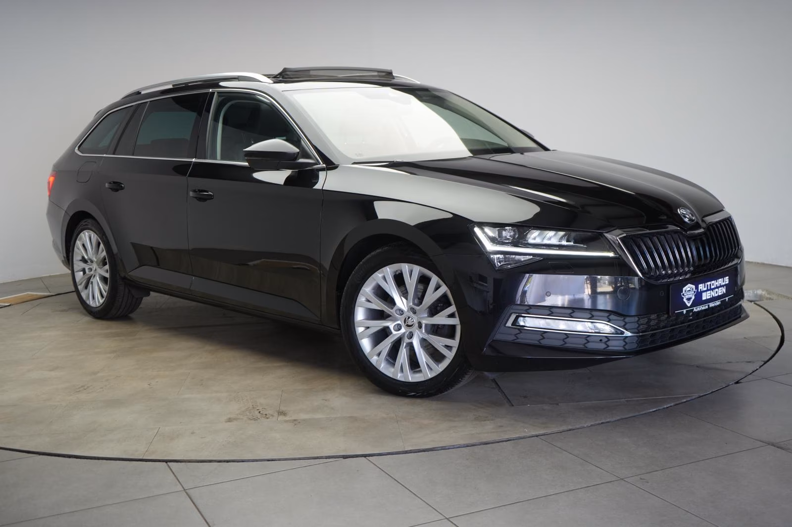 (B-612) Skoda Superb 2.0 TDI DSG ACC/Kamera/Pano/Virtual/Lane - Image 1