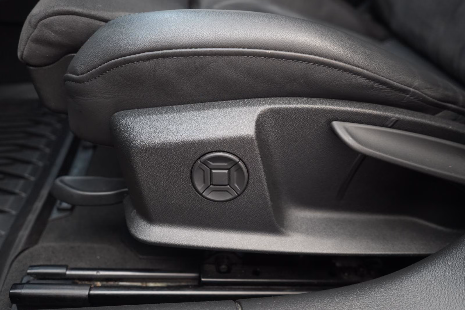 (B-747) Audi A6 Avant 40 TDI quattro S line Kamera/Alcantara - Image 13