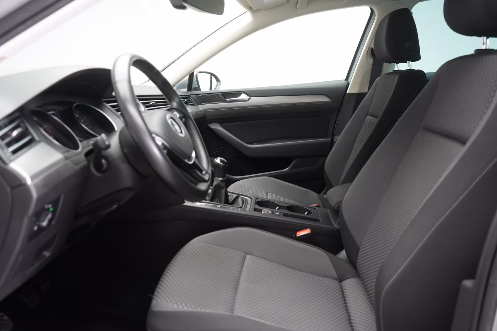 (B-036) Volkswagen Passat Variant 1.5 TSI Comfortline Navi/Temp/Shz - Image 6