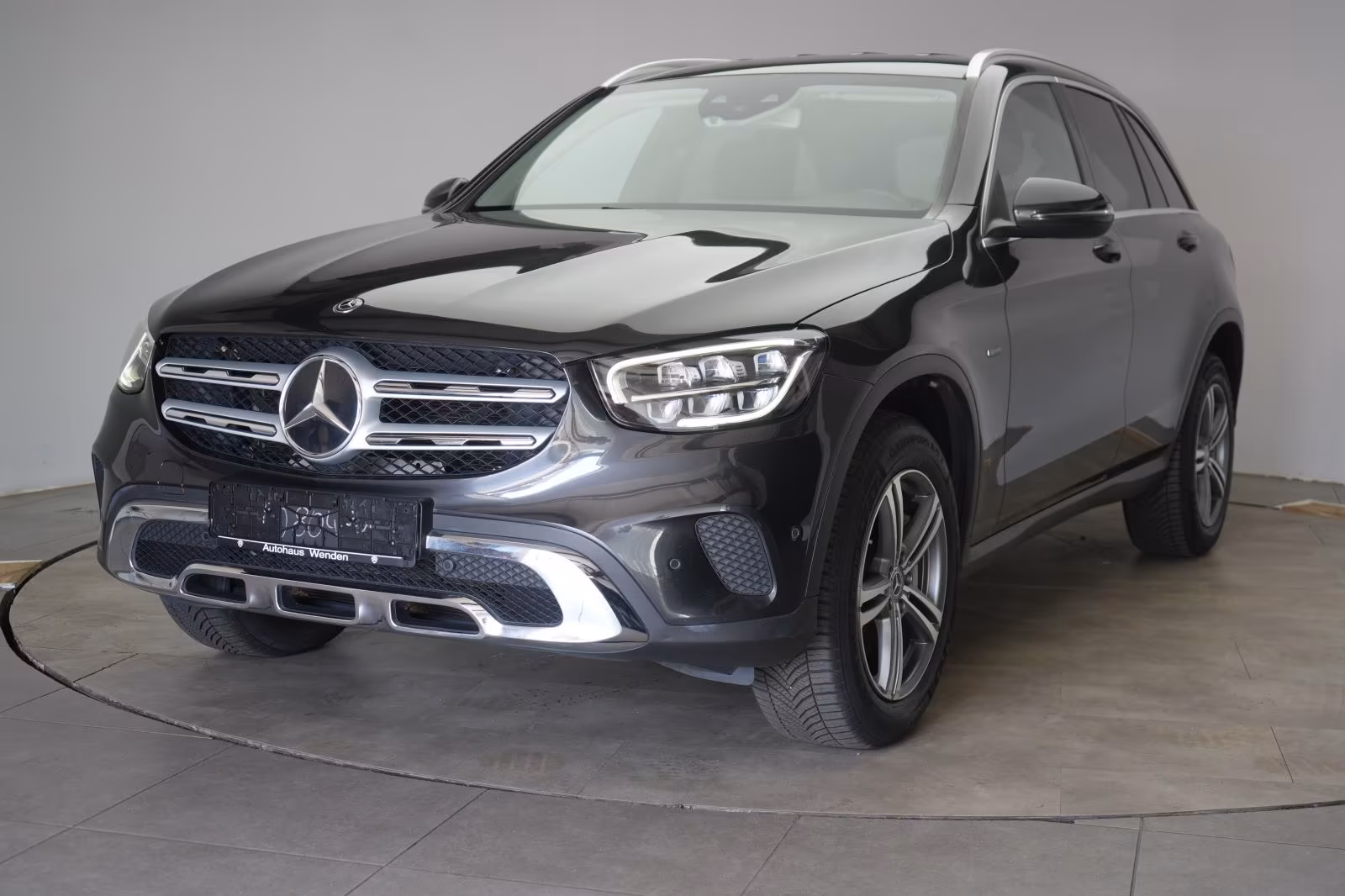 (B-088) Mercedes-Benz GLC 300 e 4Matic 9G-Tronic Distronic/Carplay/Lan - Image 3