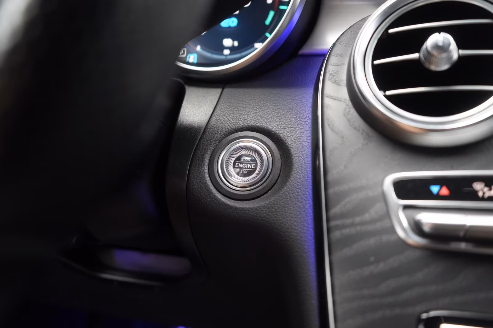 (B-304) Mercedes-Benz(Hybrid) GLC 300 de 4Matic 9G-Tronic AMG Temp/Kamer - Image 18