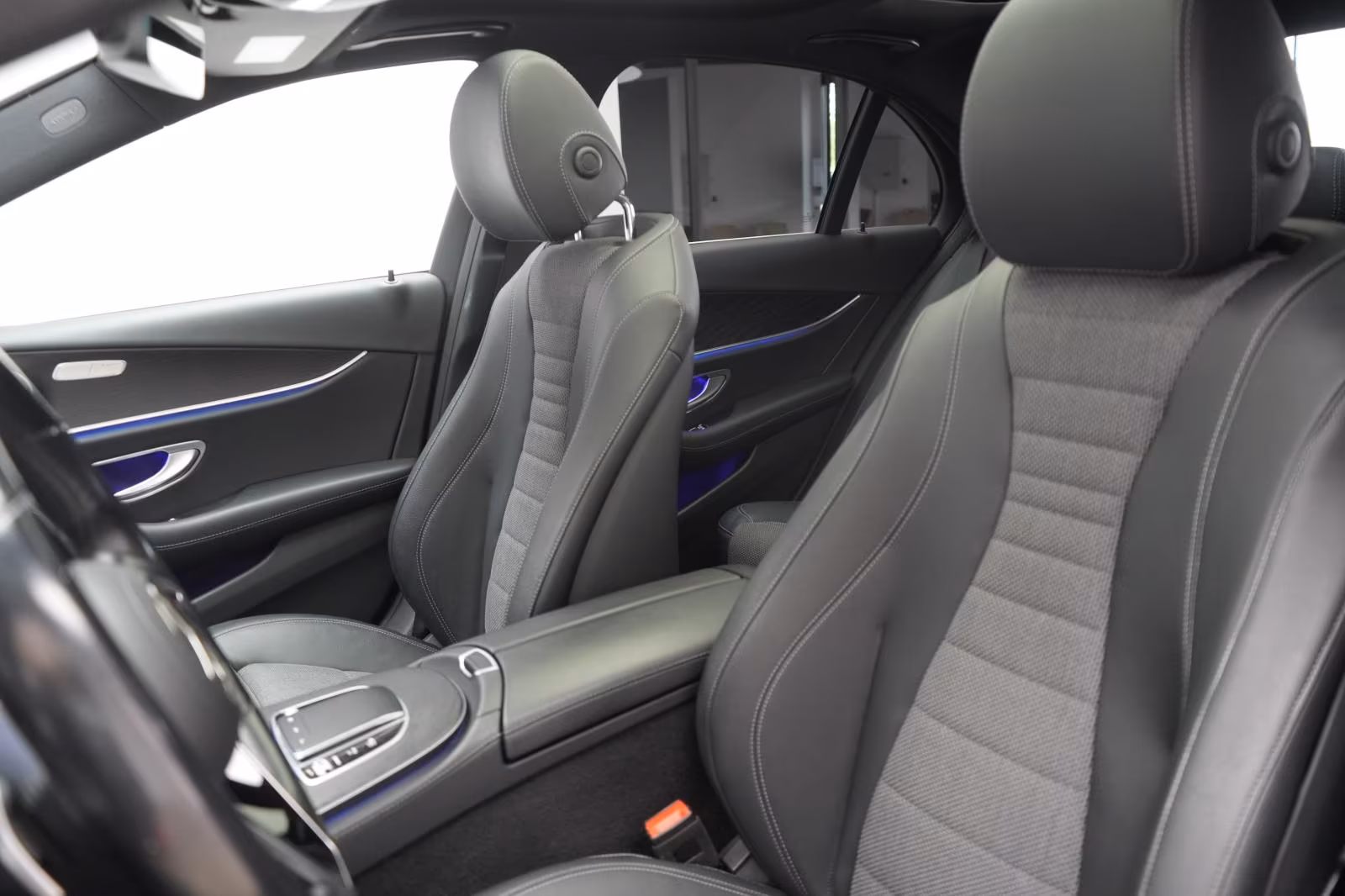 (B-711) Mercedes-Benz(Hybrid) E 300 de 9G-Tronic AMG Distronic/Kamera/Pano/Bur - Image 8
