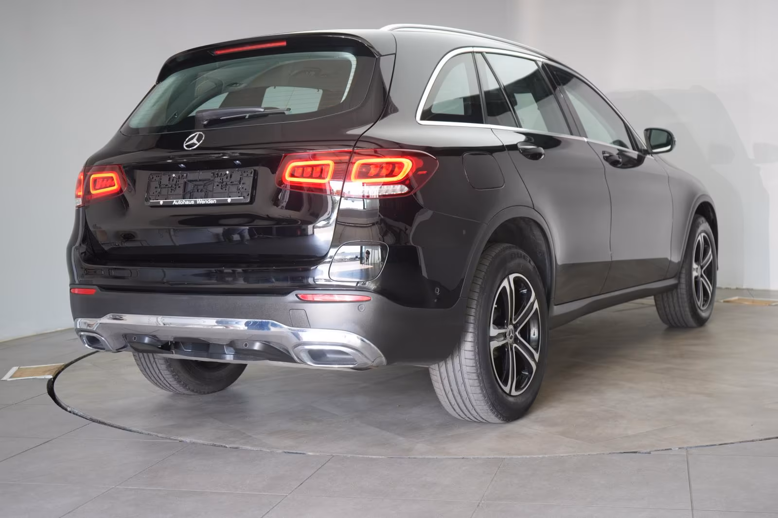 (B-376) Mercedes-Benz(Hybrid) GLC 300 e 4Matic 9G-Tronic Temp/Kamera/AHK/ - Image 5