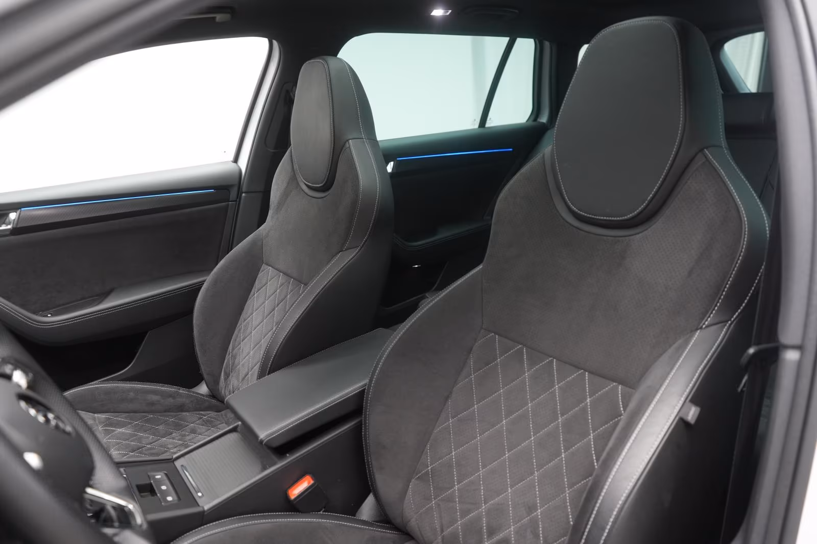 (B-357) Skoda Superb 2.0 TDI Sportline ACC/Kamera/Virtual/Pano - Image 7