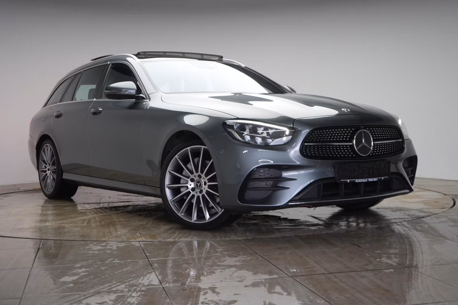 (B-198) Mercedes-Benz E 300 d 4Matic T 9G-Tronic AMG Distronic/Kamera/ - Image 1