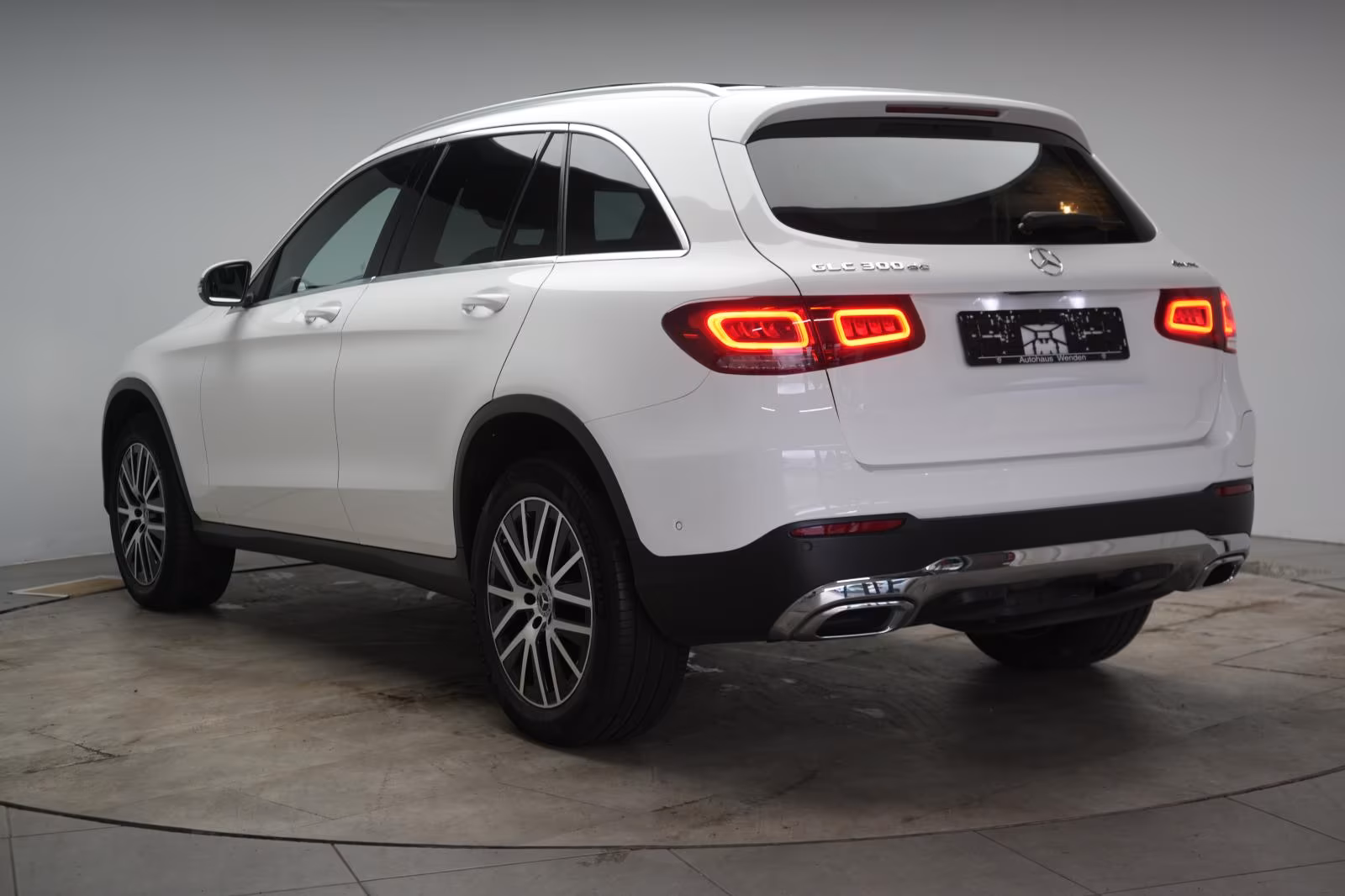 (B-180) Mercedes-Benz(Hybrid) GLC 300 de 4Matic 9G-Tronic Temp/Kamera/Virtu - Image 4