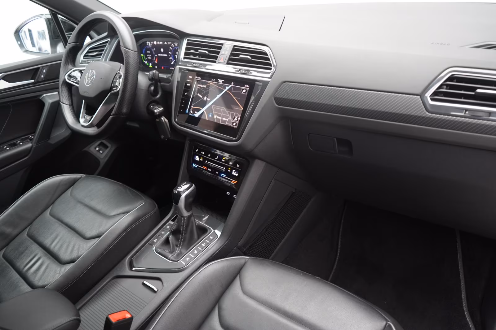 (B-422) Volkswagen(Hybrid) Tiguan 1.4 eHybrid DSG R Line ACC/Leder/HUD/Virt - Image 9