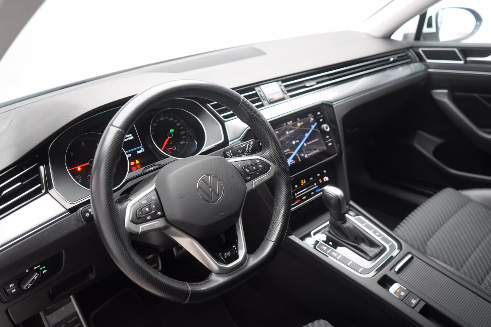 (B-226) Volkswagen Passat Variant 2.0 TDI DSG Business R line ACC/K - Image 8