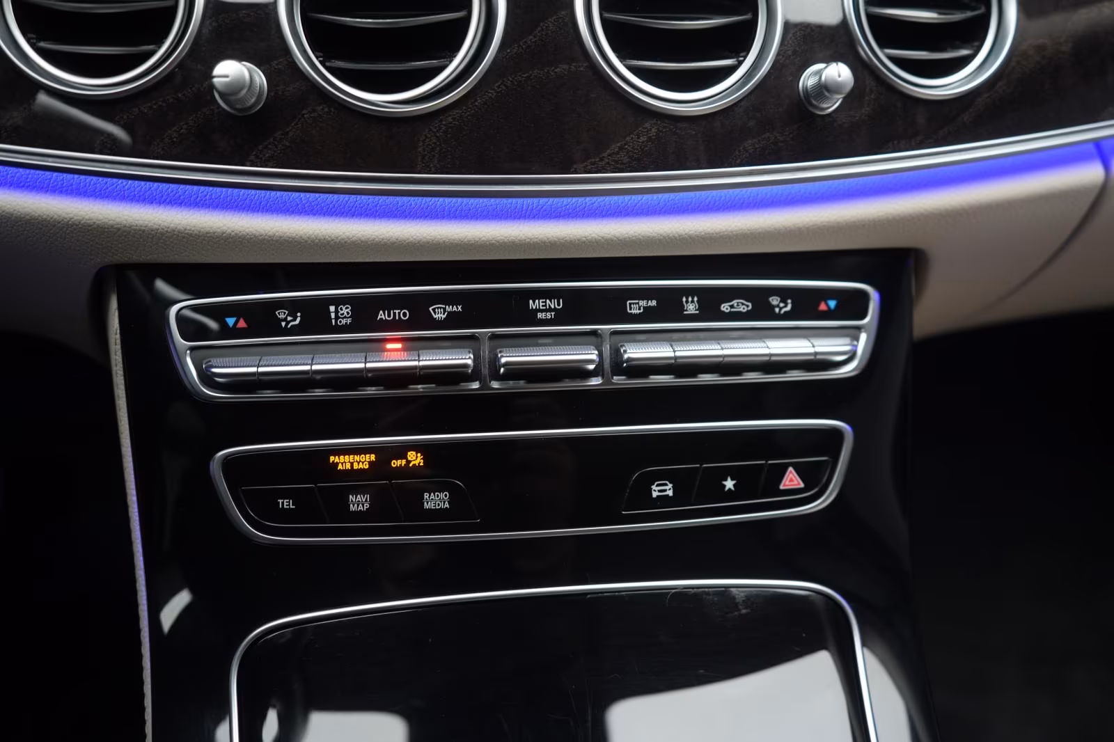 (B-349) Mercedes-Benz(Hybrid) E 300 de T 9G-Tronic AMG Leder/Distronic/Kamer - Image 15