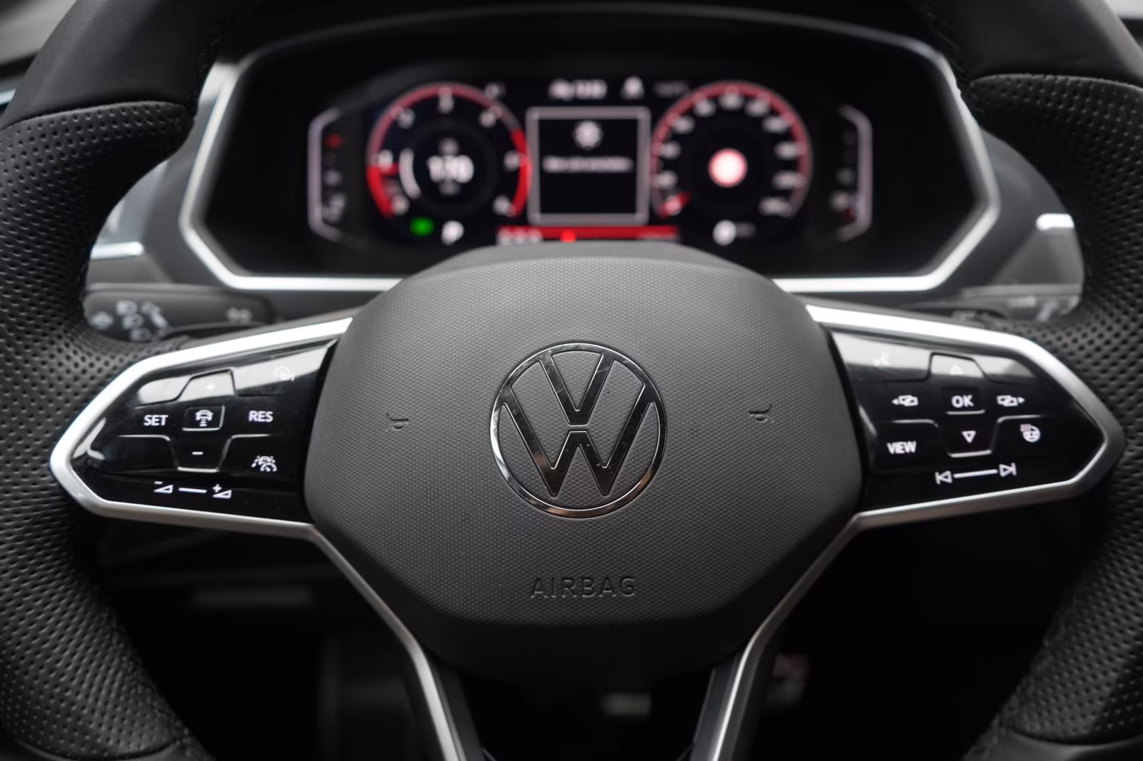 (B-651) Volkswagen Tiguan Allspace 2.0 TDI 4Motion DSG R line Navi/ - Image 15