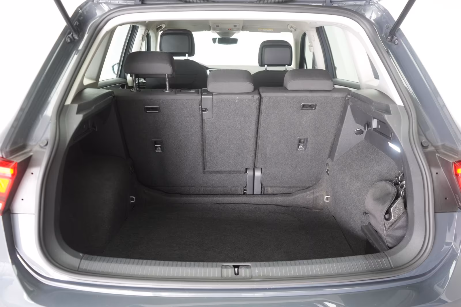 (B-133) Volkswagen Tiguan 2.0 TDI 4Motion DSG Navi/ACC/AHK - Image 20