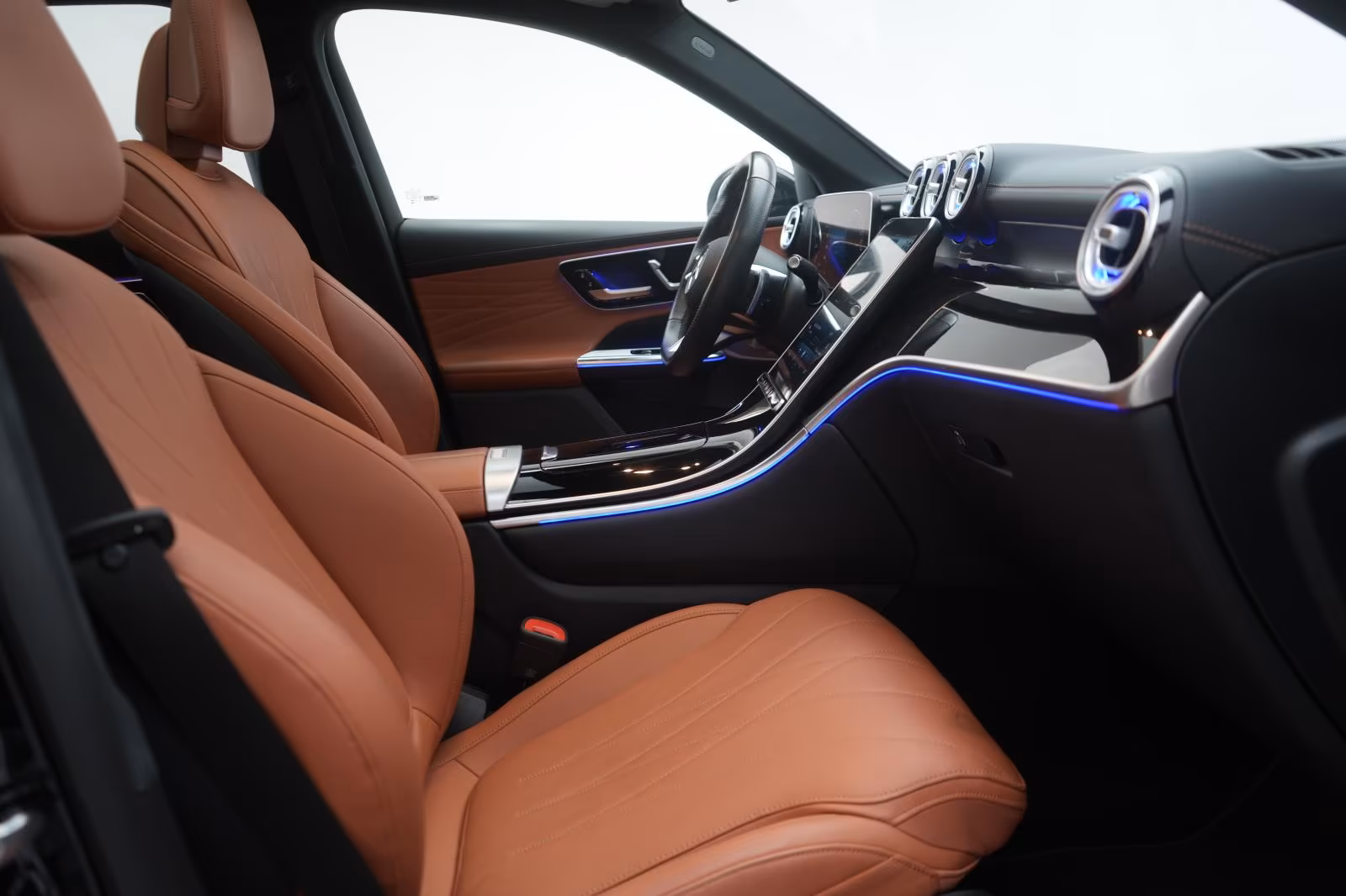 (B-232) Mercedes-Benz(Hybrid) GLC 300 e 4Matic 9G-Tronic AMG Leder/Distronic/ - Image 9