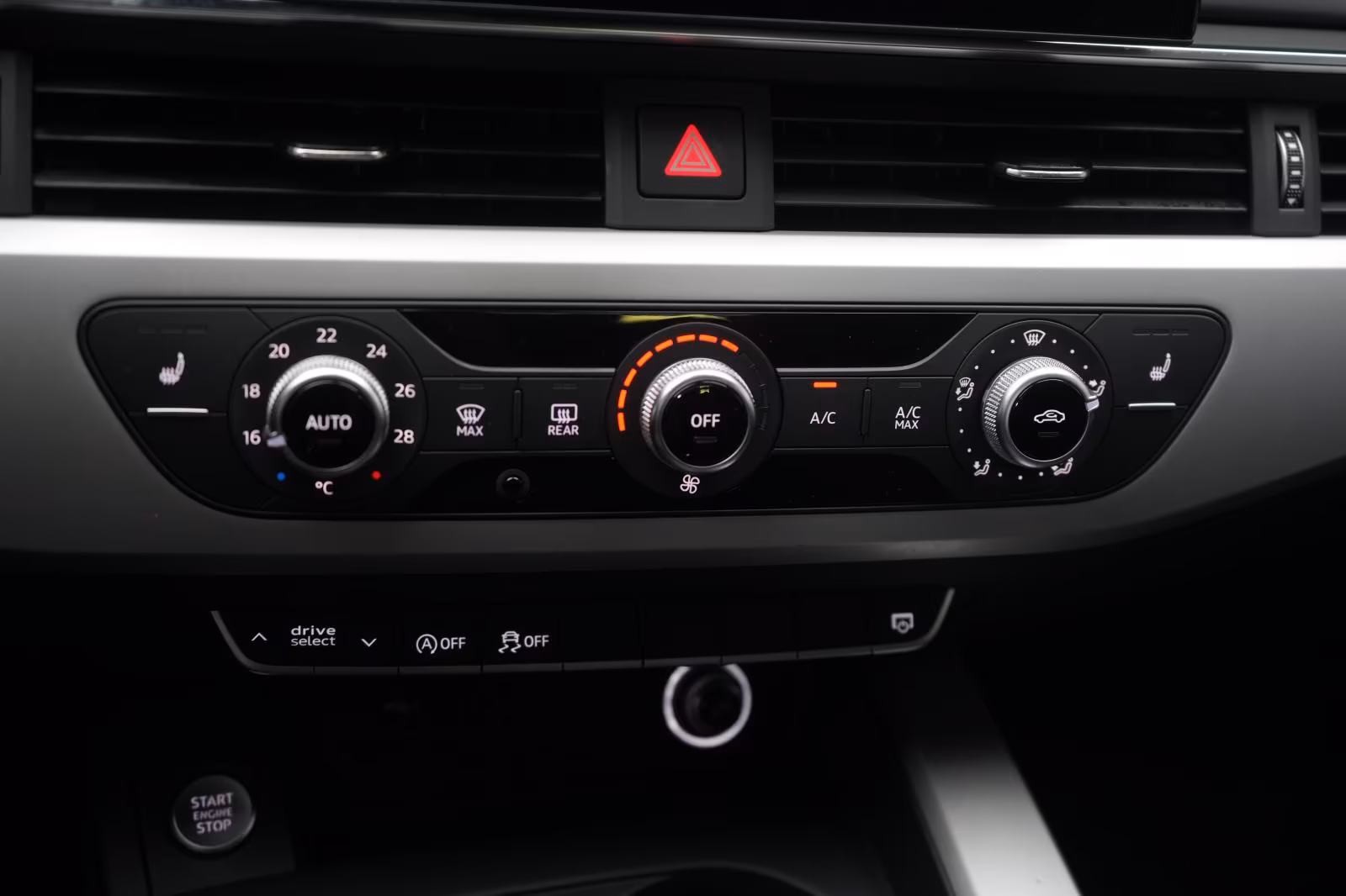 (B-699) Audi A4 Avant 40 TDI S tronic Navi/Temp/LED/ - Image 12