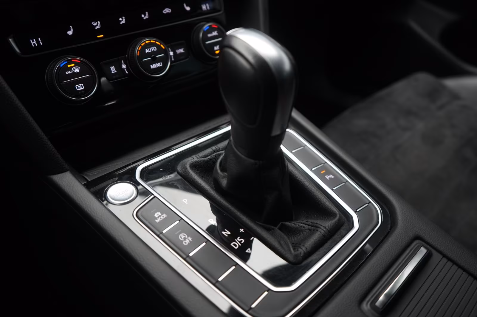 (B-313) Volkswagen Passat Variant 2.0 TDI DSG 4Motion Elegance R li - Image 14