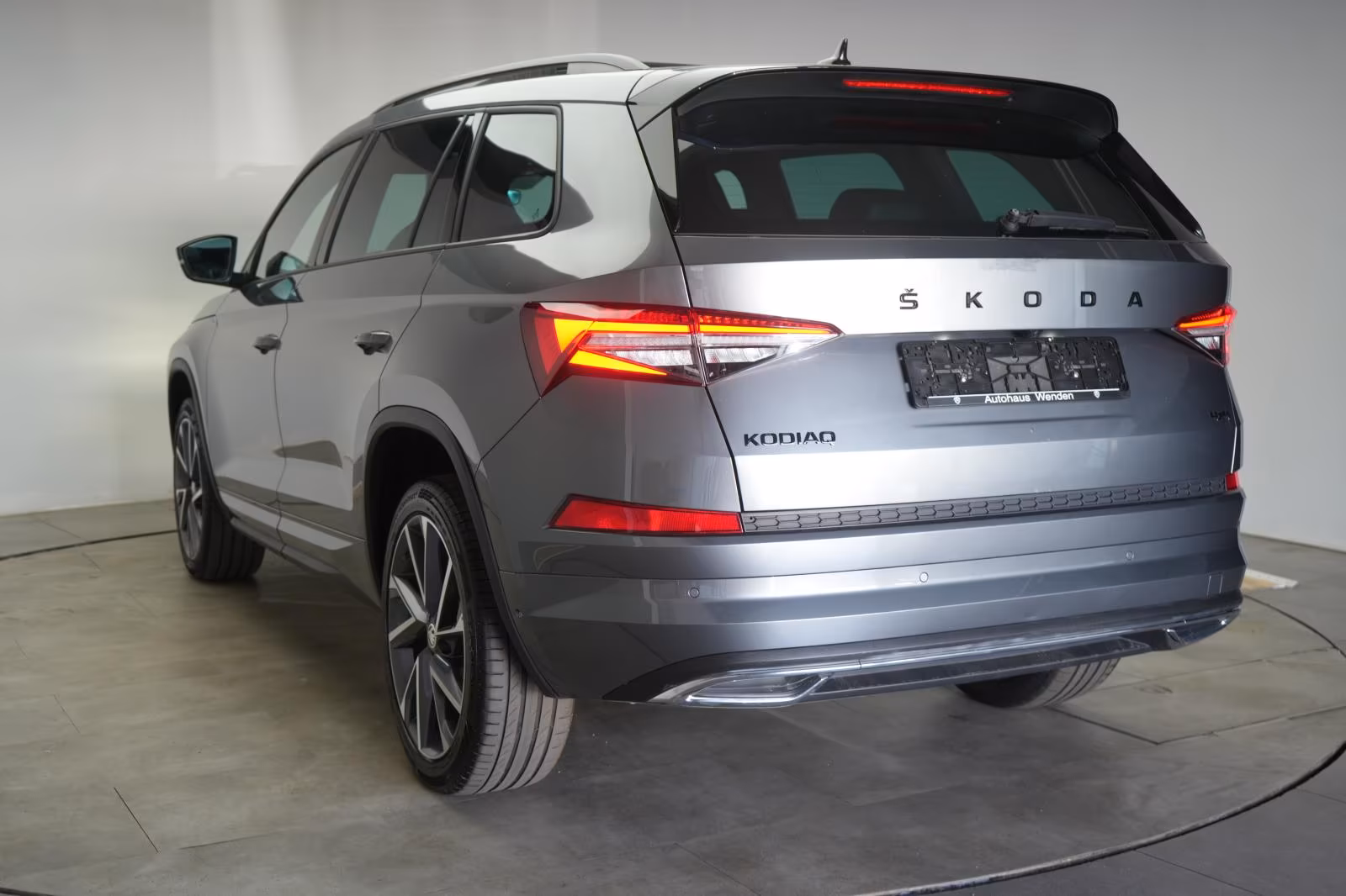 (B-112) Skoda Kodiaq 2.0 TDI 4x4 DSG Sportline LederACC/Pano/K - Image 4
