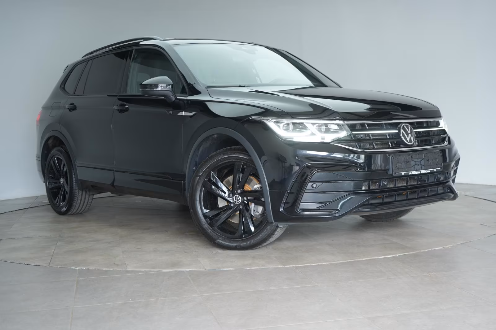 (B-373) Volkswagen Tiguan Allspace 2.0 TDI SCR 4Motion DSG R-Line - Image 1