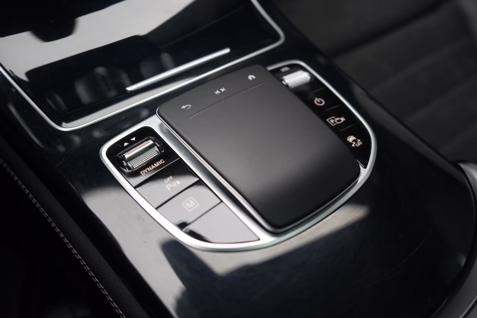 (B-716) Mercedes-Benz(Hybrid) GLC 300 e 4Matic 9G-Tronic AMG Temp/Kamera - Image 17