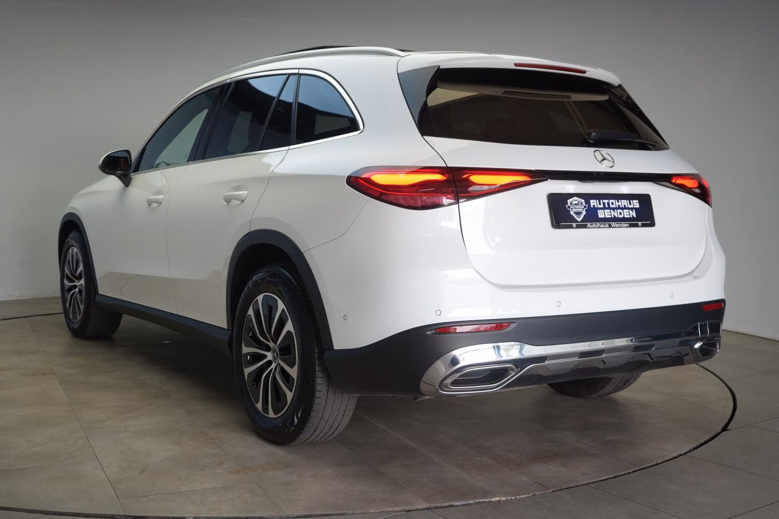 (B-678) Mercedes-Benz GLC 220 d 4Matic 9G-Tronic Avantgarde Distroni - Image 4