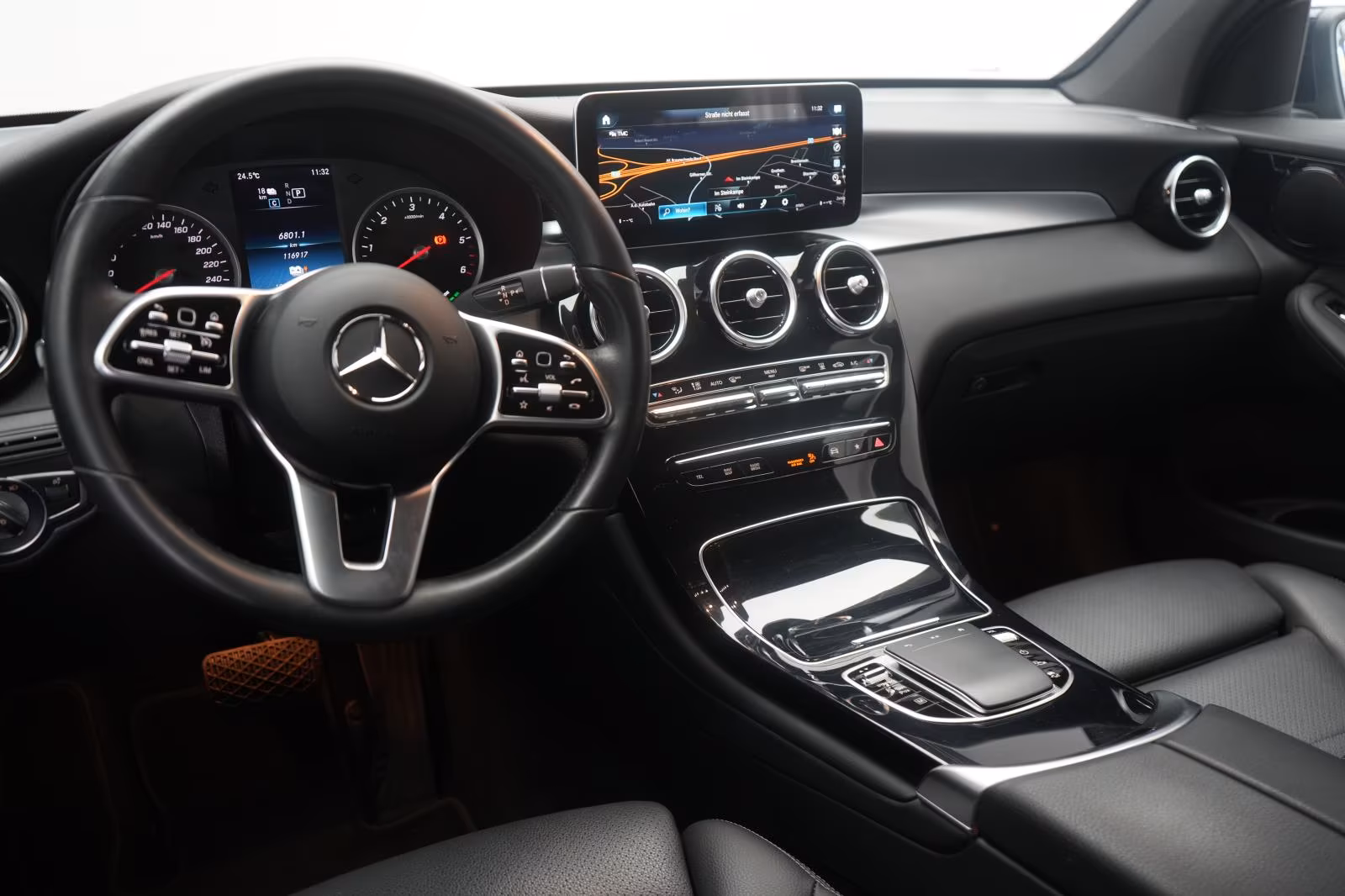 (B-713) Mercedes-Benz(Hybrid) GLC 300 de 4Matic Leder/Temp/Kamera/AHK - Image 8