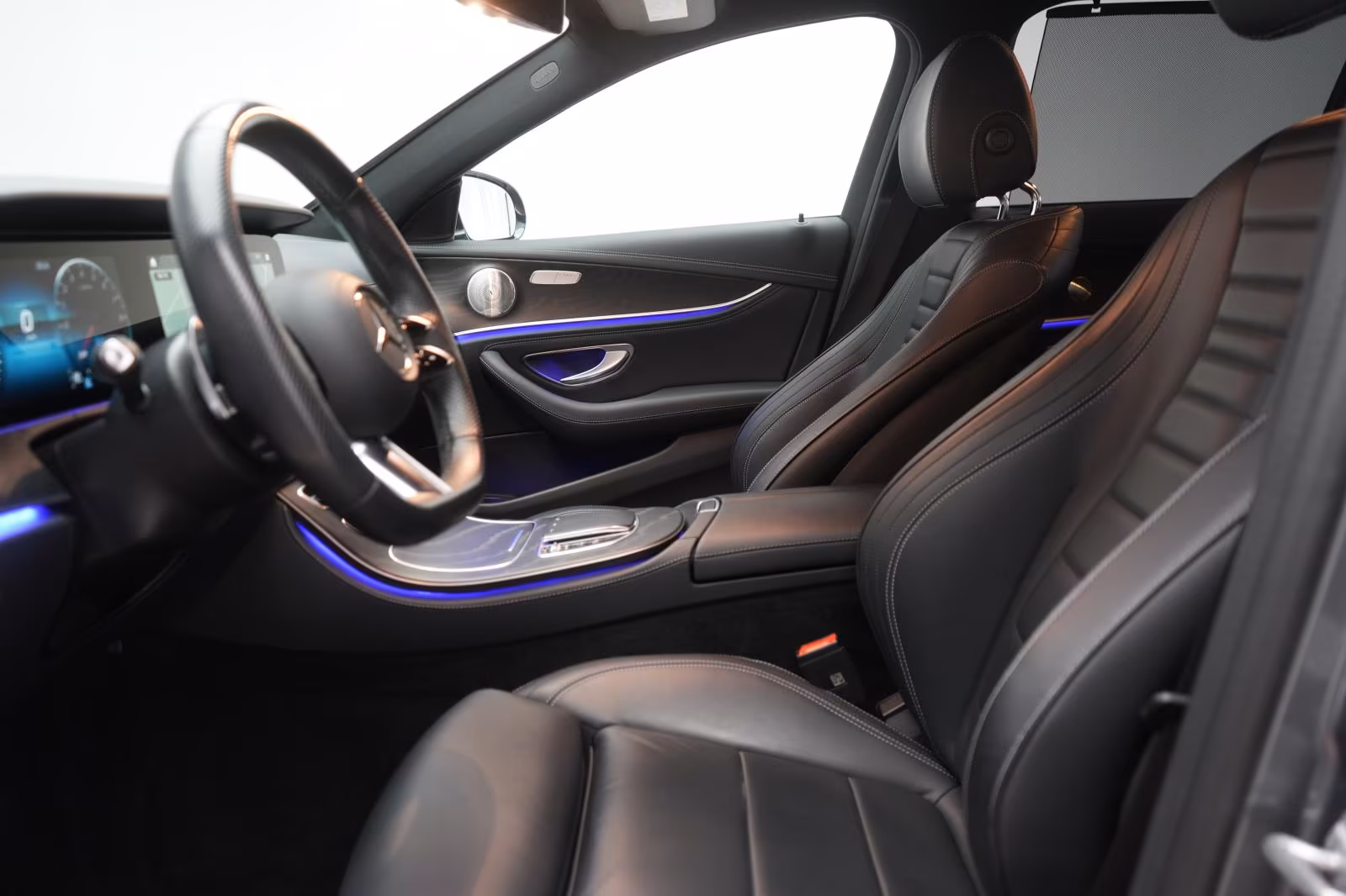 (B-115) Mercedes-Benz(Hybrid) E 300 e T 9G-Tronic AMG Softclose/Leder/HUD/Bu - Image 6