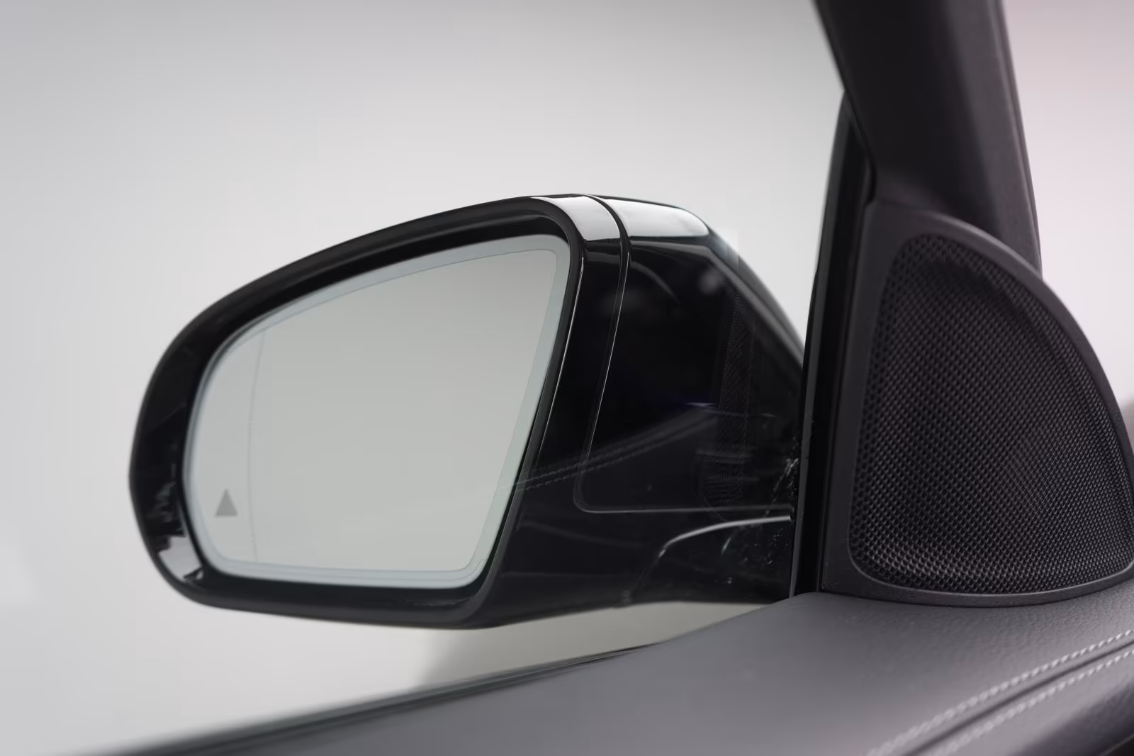 (B-093) Mercedes-Benz(Hybrid) E 300 e 9G-Tronic AMG Line - Image 25