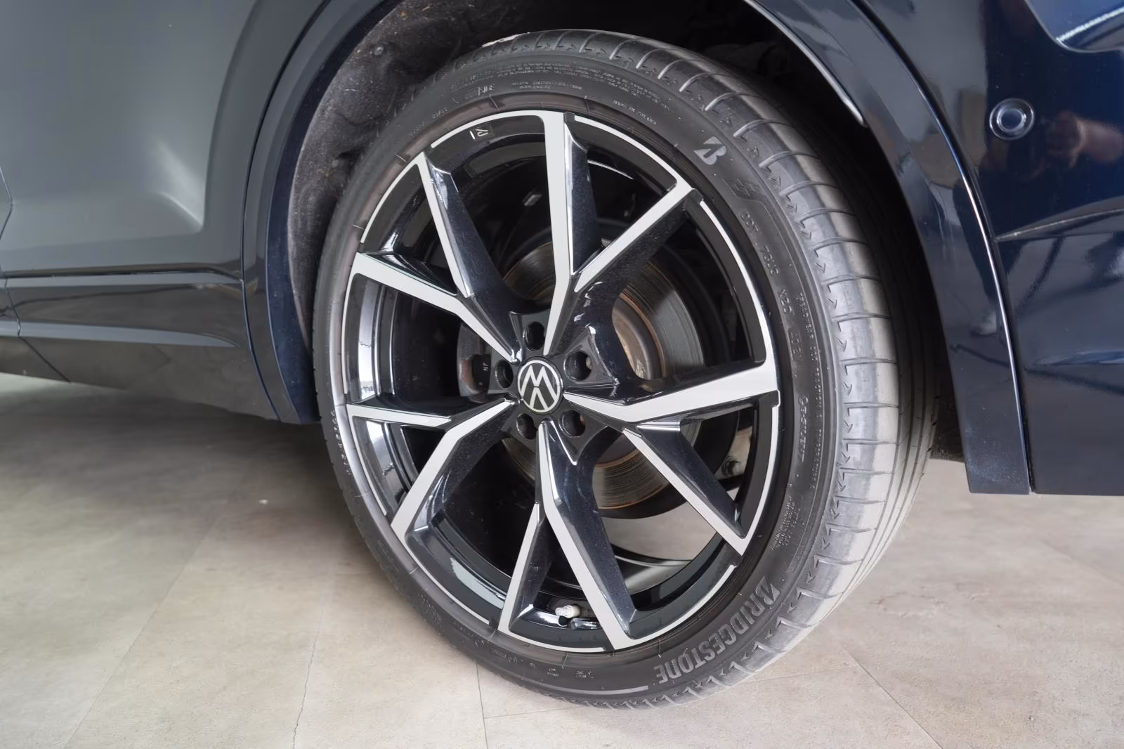 (B-622) Volkswagen Touareg 3.0 TDI 4Motion R-Line Leder/AHK/Allradl - Image 28