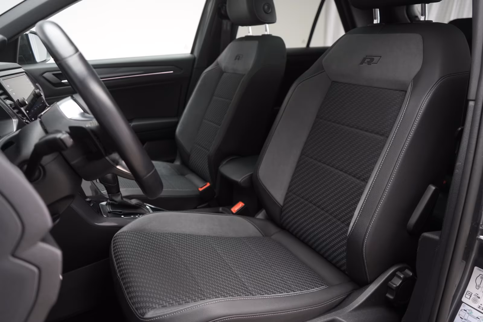(B-629) Volkswagen T-Roc 1.5 TSI DSG R line Appconnect/Lane/Pano/Si - Image 7