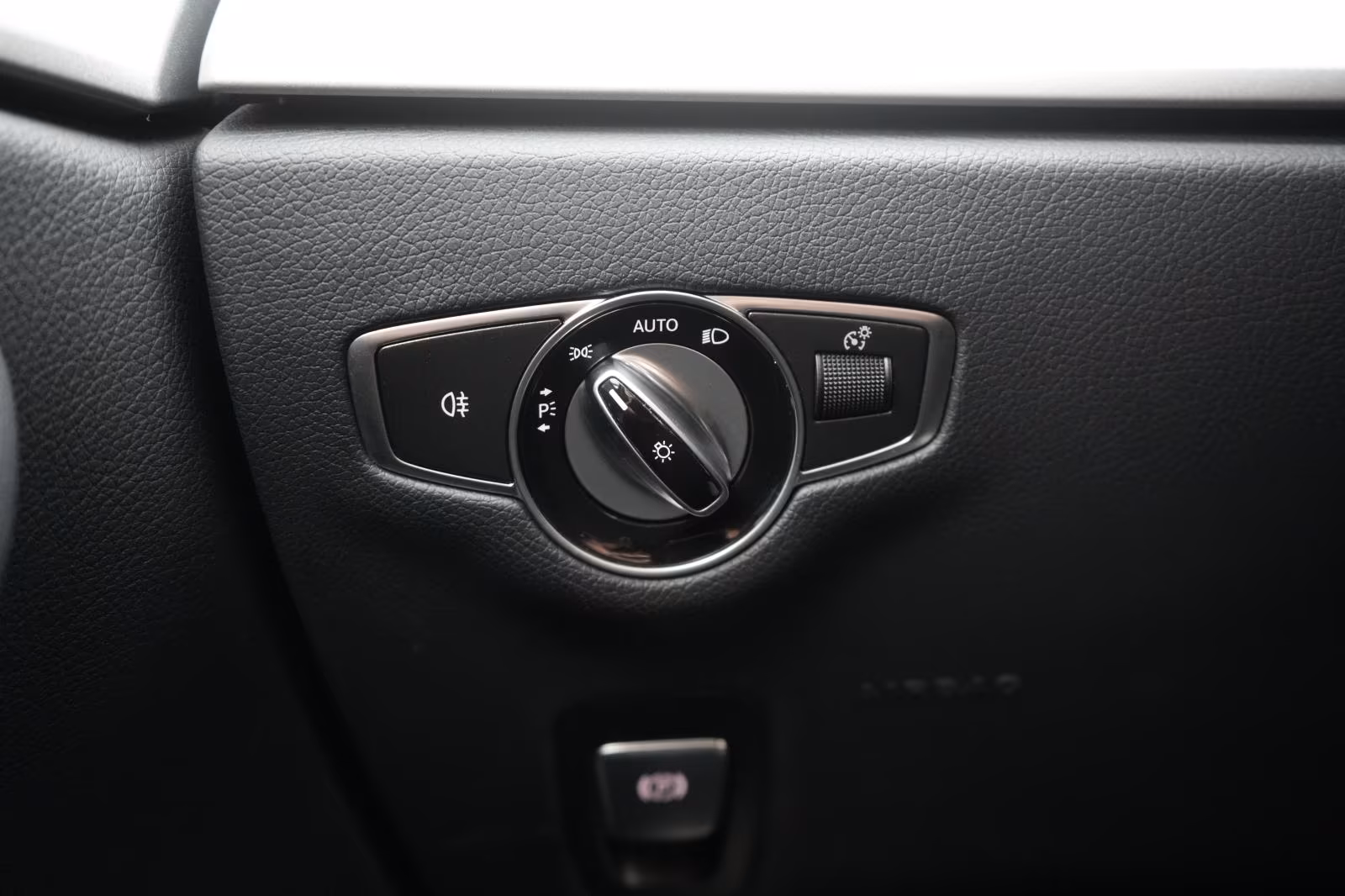 (B-201) Mercedes-Benz(Hybrid) E 300 de 4Matic T 9G-Tronic Temp/Kamera/Pano - Image 24