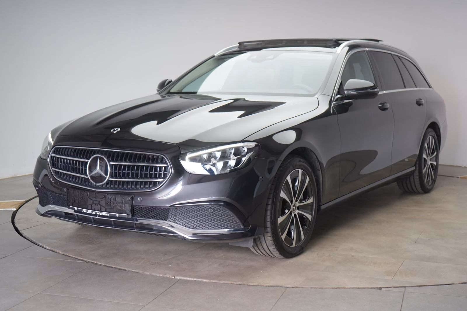 (B-193) Mercedes-Benz(Hybrid) E 300 de T 9G-TRONIC Avantgarde Leder/Distronic/ - Image 3