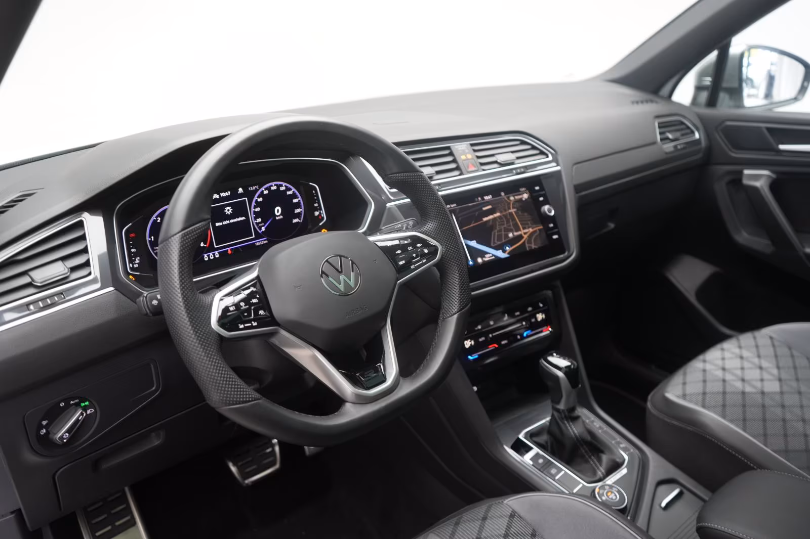 (B-372) Volkswagen Tiguan Allspace 2.0 TDI 4Motion DSG R-Line ACC/V - Image 8