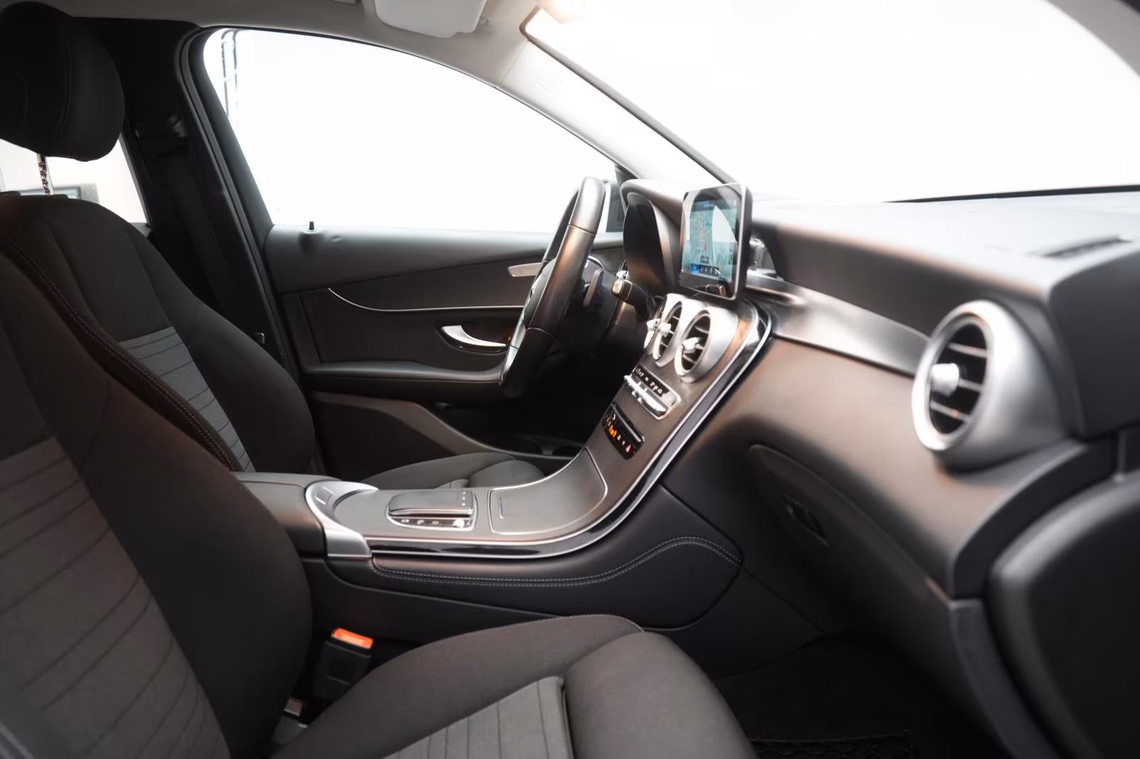 (B-785) Mercedes-Benz GLC 220 d 4Matic 9G-Tronic Navi/Temp/LED/Car - Image 8