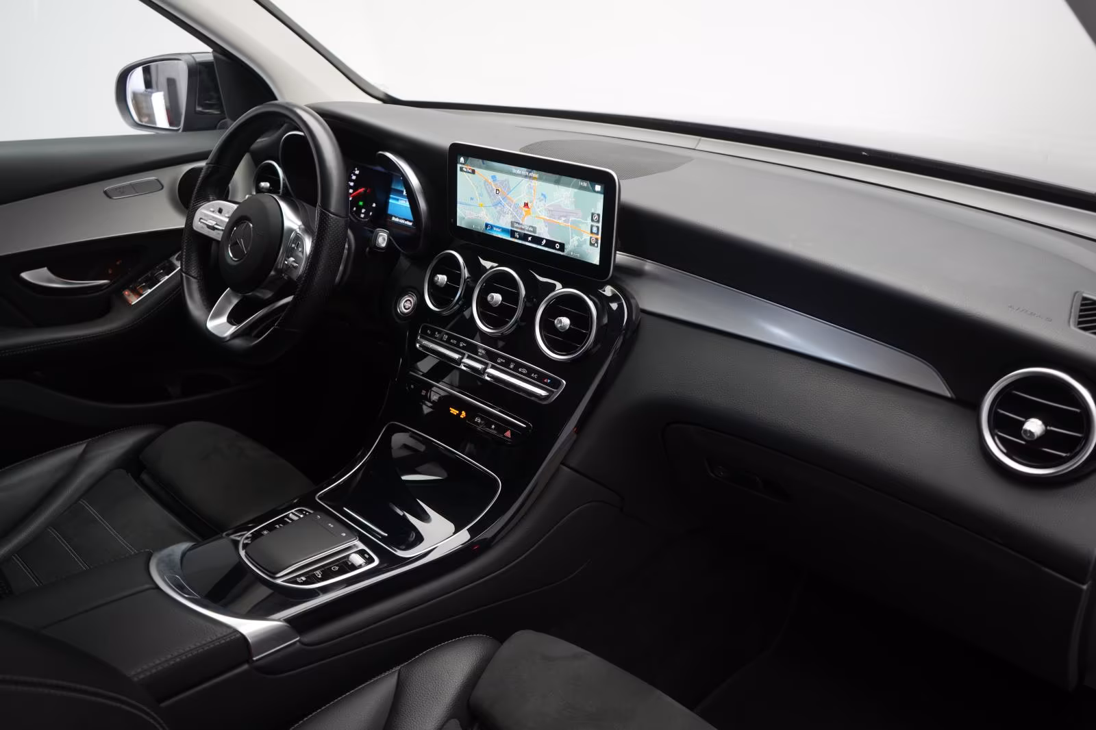 (B-178) Mercedes-Benz(Hybrid) GLC 300 de 4Matic 9G-Tronic AMG CarPlay/Temp/ - Image 10
